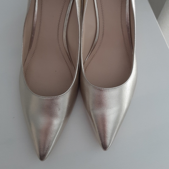 New Marc Fisher Gold Zala Heels 11 - Picture 10 of 15